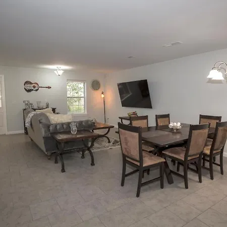 Elegant 3 Bedroom With Free Parking And Balcony Apartment Nashville