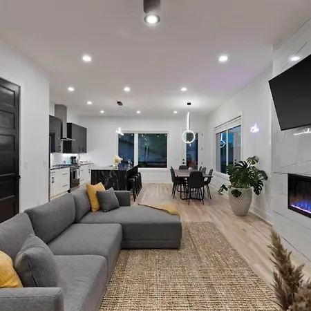 Urban Oasis: Modern Luxury Near Downtown Nashville