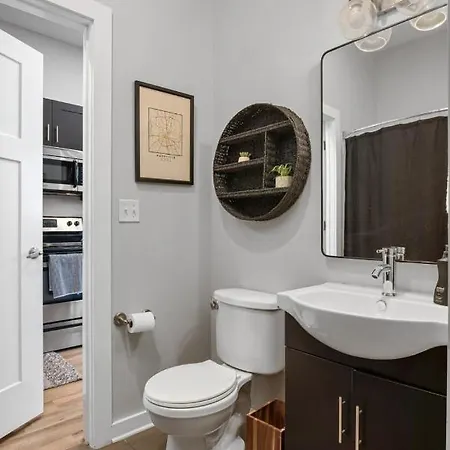1st Floor & No Steps By Vanderbilt, Belmont & Food Nashville
