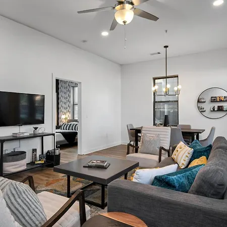 Walk To Vanderbilt And Belmont - Shuffle Board And Free Parking Holiday home