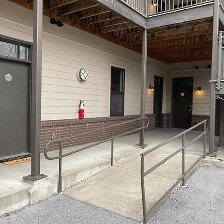 Walk To Vanderbilt And Belmont - Shuffle Board And Free Parking Holiday home
