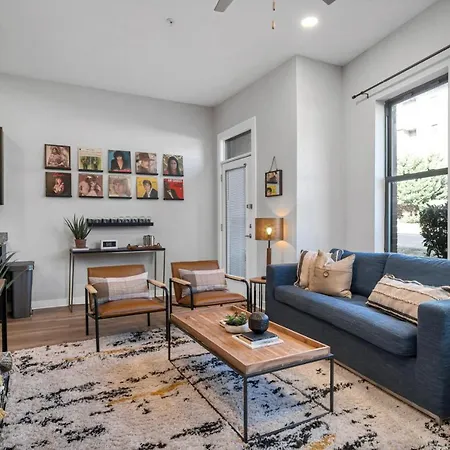 1st Floor & No Steps By Vanderbilt, Belmont & Food Holiday home *