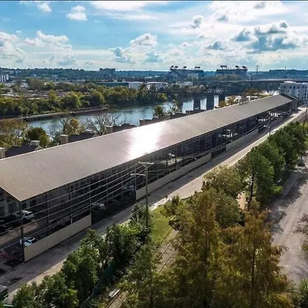 With Pool And Free Parking Walk Downtown & Germantown Nashville