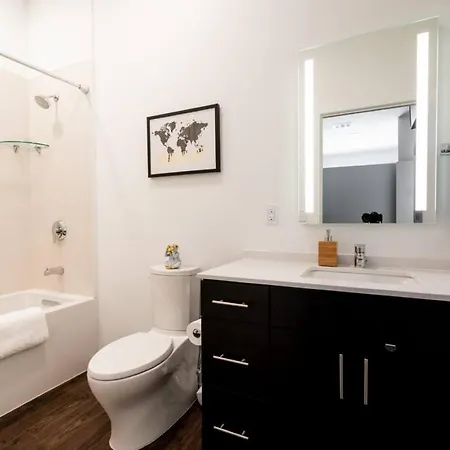 Chic Modern Pool, Patio, Parking Nashville