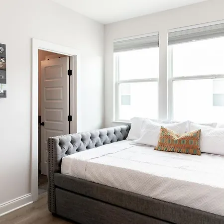 Holiday home Diamond Retreat Townhome With Garage 3 Mi To Downtown Nashville