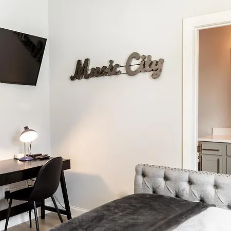 Star Retreat Townhome With Garage 3 Miles To Downtown Holiday home