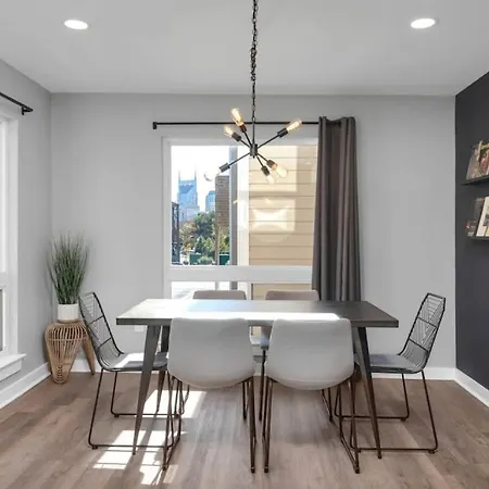 Apartment Walk To Downtown Broadway With Pool, Free Parking, And Gym Nashville