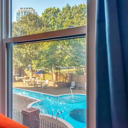 Famous Music Row 1 Bedroom With Free Parking And Pool Holiday home Nashville