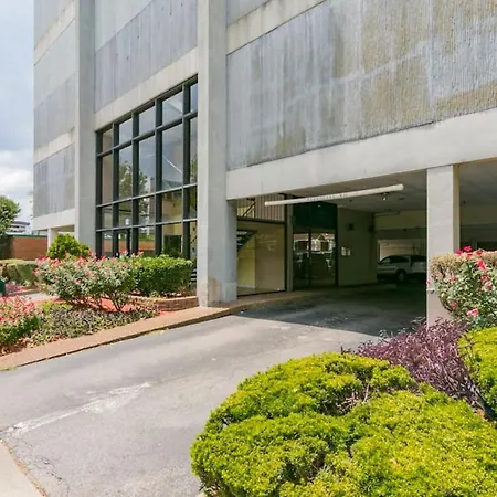 Music Holiday, On Music Row, Has Pool & Free Parking Nashville