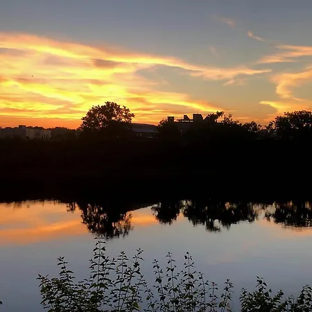 Riverfront View Near Downtown, Walk To Restaurants Holiday home *