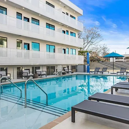 Unique With Pool, Patio, Parking Holiday home *