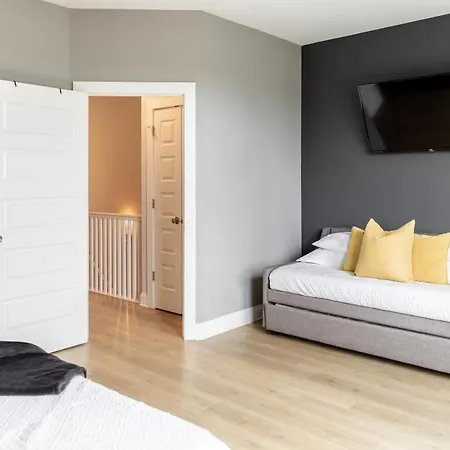 Holiday home Star Retreat Townhome With Garage 3 Miles To Downtown Nashville