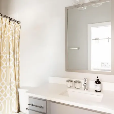 Holiday home Star Retreat Townhome With Garage 3 Miles To Downtown *