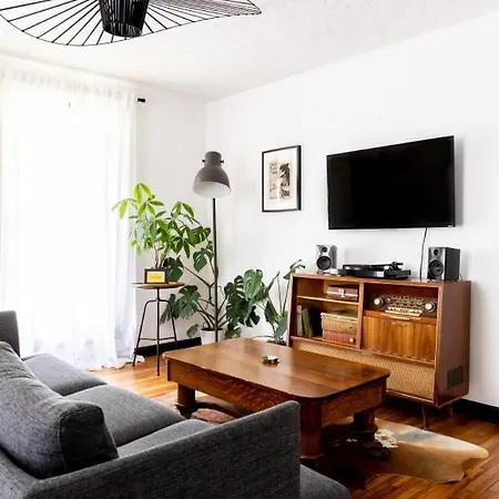 Mid-century Modern Near Downtown With Free Parking
