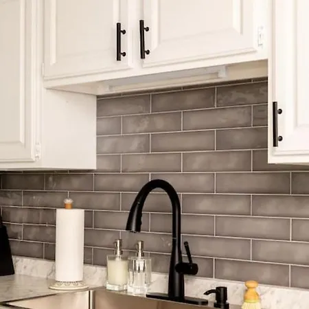 Stylish Downtown With Patio & Free Parking Apartment Nashville