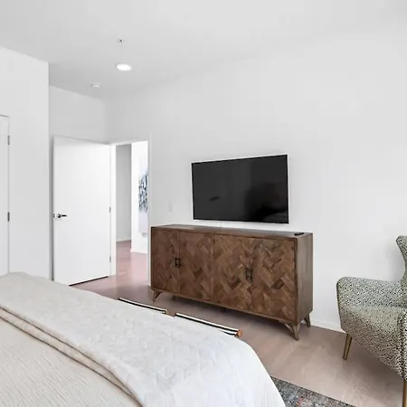 Penthouse River View Walk Downtown, Garage Parking * Nashville