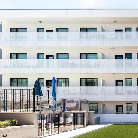 Unique With Pool, Patio, Parking *