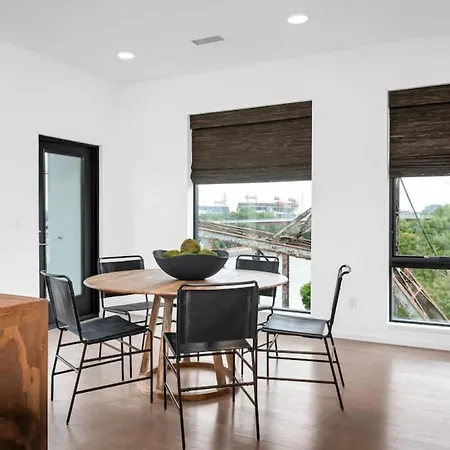Penthouse River View Walk Downtown, Garage Parking * Nashville