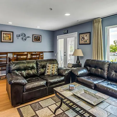 Holiday home Riverfront View Near Downtown, Walk To Restaurants