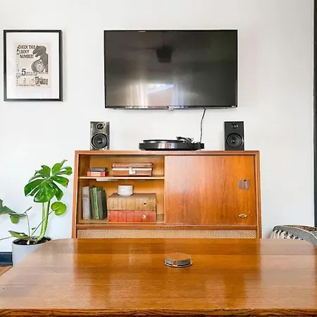 Holiday home Mid-century Modern Near Downtown With Free Parking *