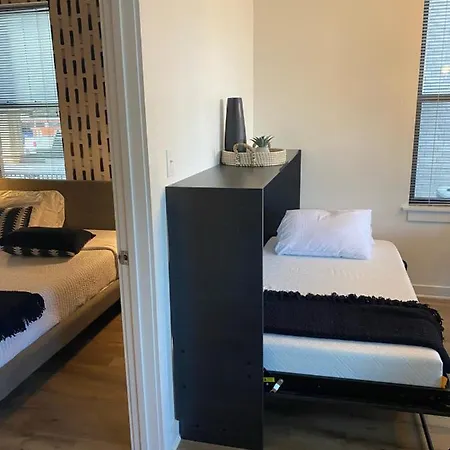 Walk To Vanderbilt And Belmont - Shuffle Board And Free Parking Holiday home *