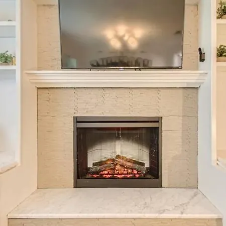 Apartment With Pool And Free Parking Walk Downtown & Germantown