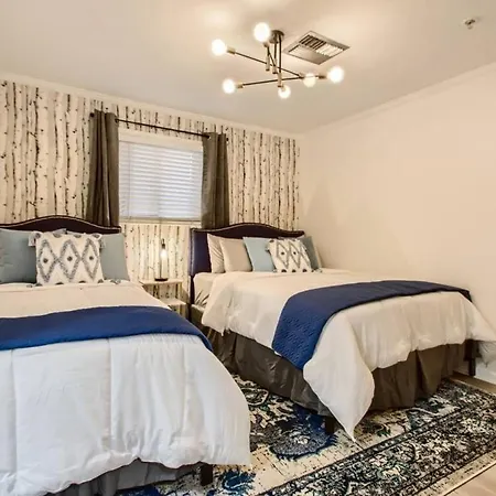 Apartment With Pool And Free Parking Walk Downtown & Germantown *