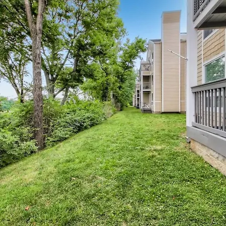 With Pool And Free Parking Walk Downtown & Germantown Apartment *