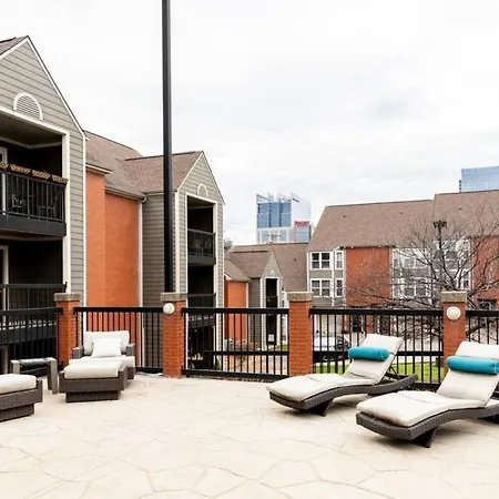 Apartment Downtown Condo, Walk To Broadway With Free Parking