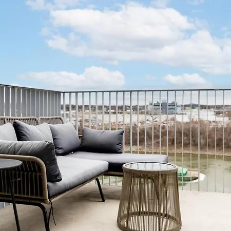 Stunning River View Walk To Downtown Rooftop Patio Nashville