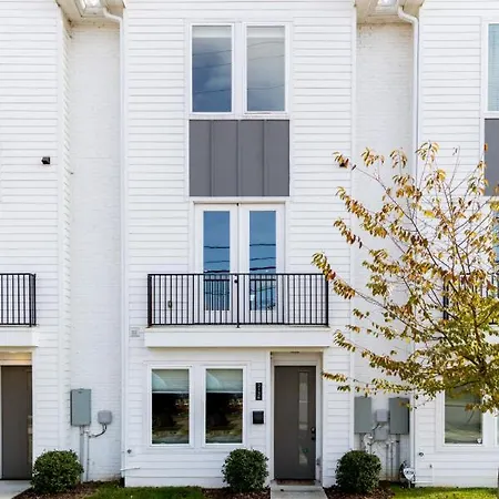 Diamond Retreat Townhome With Garage 3 Mi To Downtown Holiday home Nashville