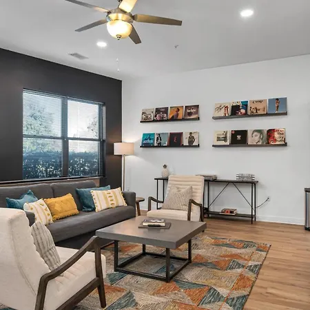 Holiday home Walk To Vanderbilt And Belmont - Shuffle Board And Free Parking Nashville