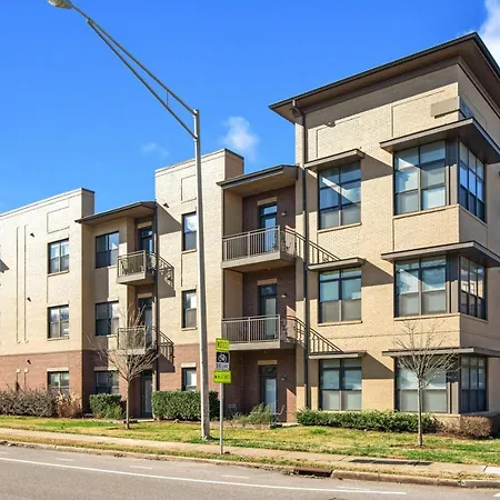 Holiday home Walk To Vanderbilt And Belmont - Shuffle Board And Free Parking *