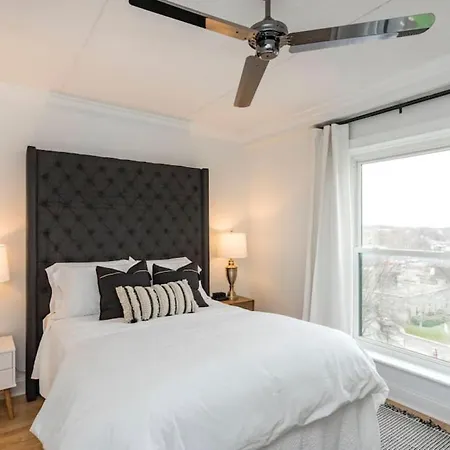 Music Holiday, On Music Row, Has Pool & Free Parking * Nashville