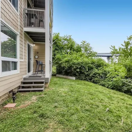 With Pool And Free Parking Walk Downtown & Germantown Nashville