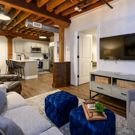 Regal Retreat In Pool Gym Free Parking Holiday home