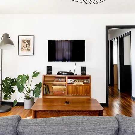 Mid-century Modern Near Downtown With Free Parking Holiday home
