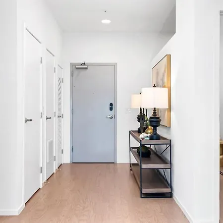 Penthouse River View Walk Downtown, Garage Parking *