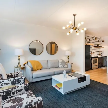 Music Holiday, On Music Row, Has Pool & Free Parking Holiday home *