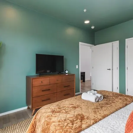 Oasis On The River With Garage Walk To Downtown Apartment *