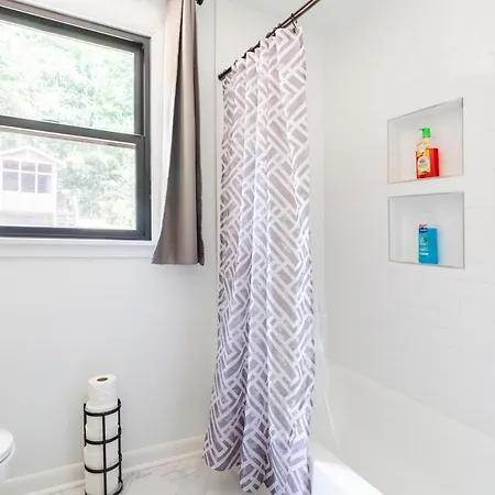 Spacious In A Quiet Neighborhood Nashville