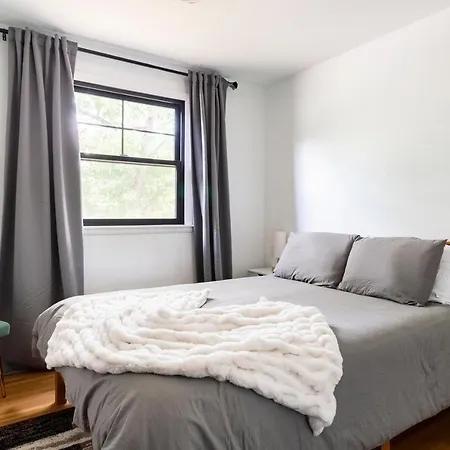 Spacious In A Quiet Neighborhood Holiday home