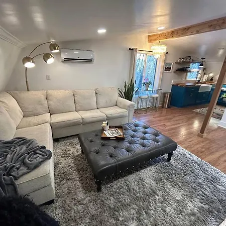 Modern Close To Downtown