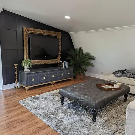 Modern Close To Downtown
