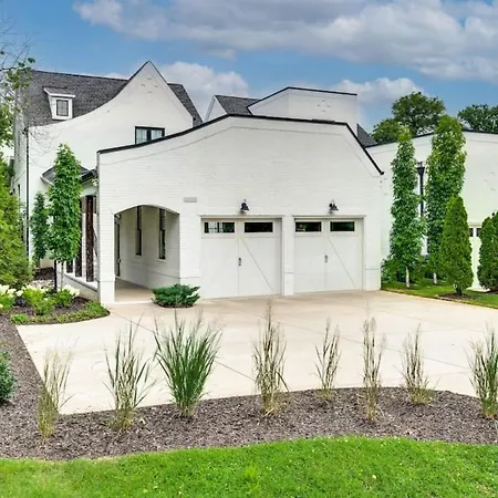 Elegant Spacious Furnished W Garage And Fenced Yard * Nashville
