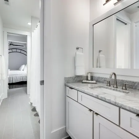 Elegant Spacious Furnished W Garage And Fenced Yard * Nashville