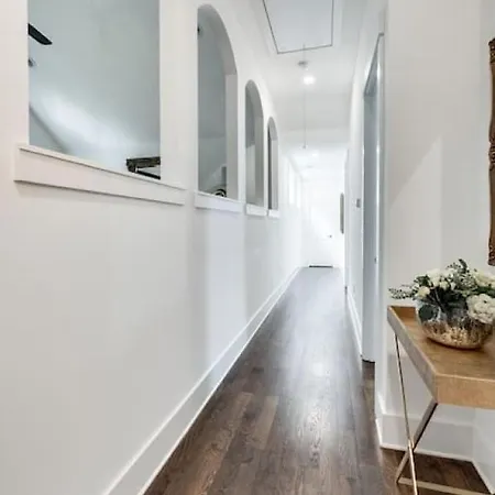 Elegant Spacious Furnished W Garage And Fenced Yard Nashville