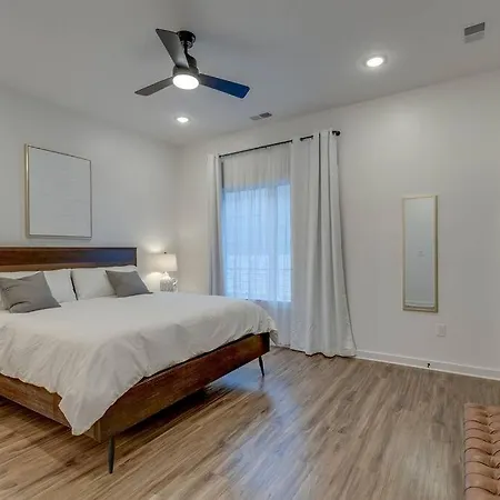 Stylish Townhome & Cozy Rooftop Holiday home Nashville