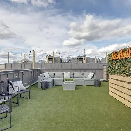Stylish Townhome & Cozy Rooftop Nashville