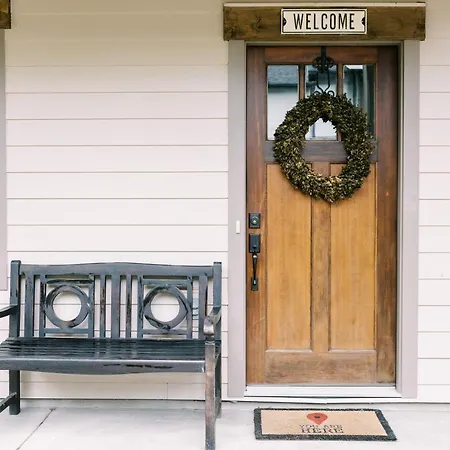 Gorgeous 6 Bed Close To Downtown, Walkable Nashville